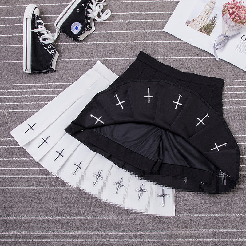 Pleated skirt embroidered skirt