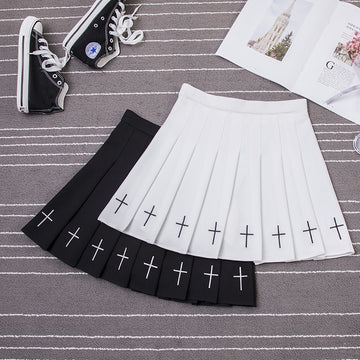 Pleated skirt embroidered skirt